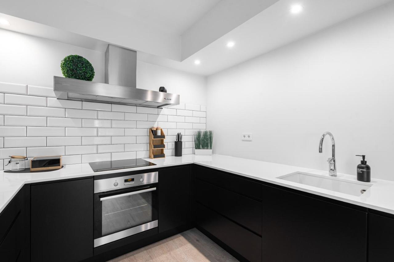 Airhome - Black&White Tallinn Exterior photo